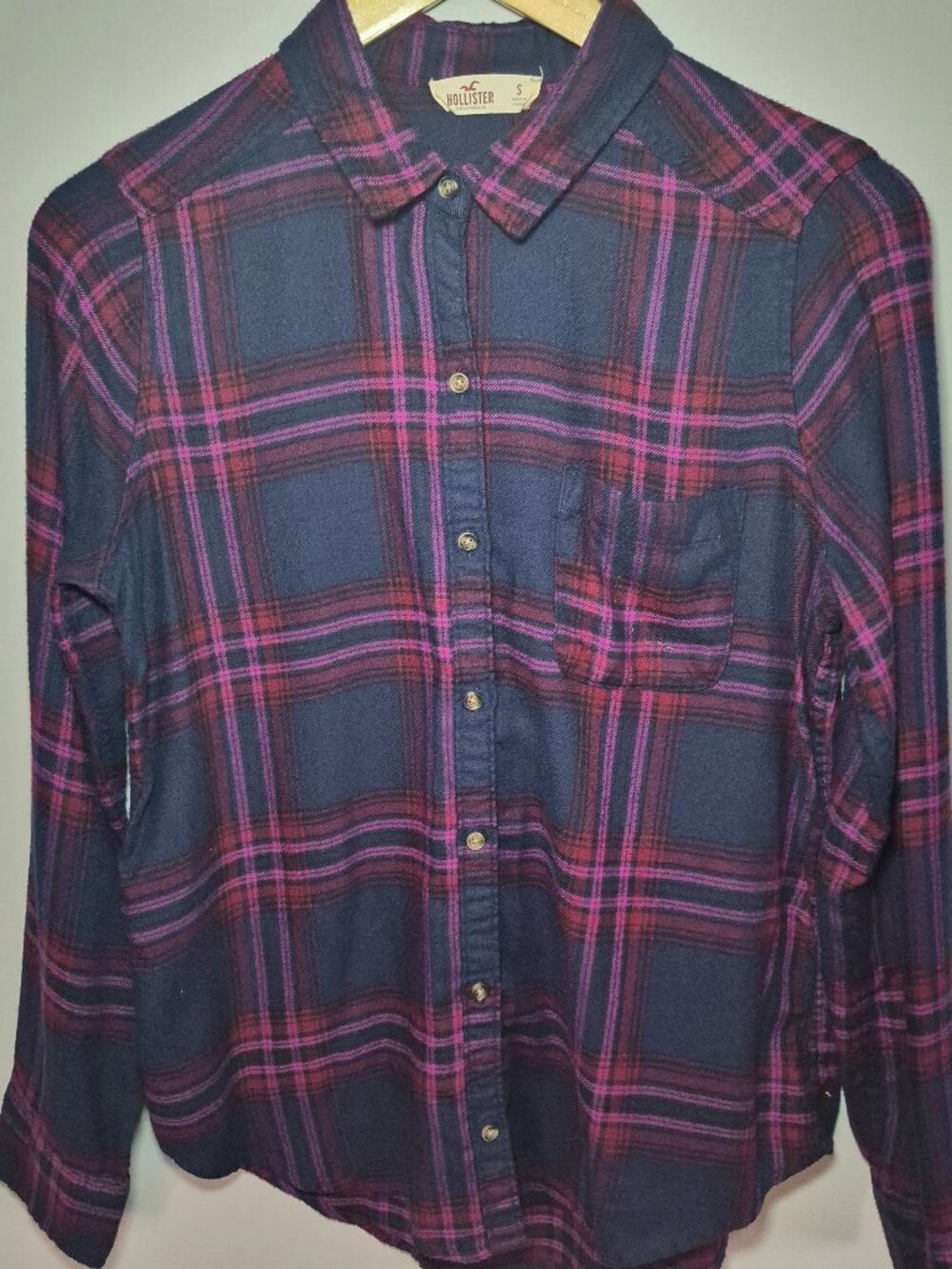 Hollister Womens Plaid Flannel Shirt Size Small Navy Blue Purple Magenta Button